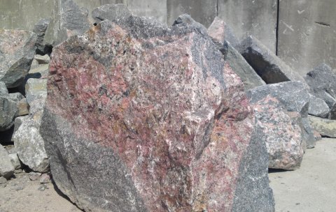 Sprngsten (Rd nistret) fra ca. 10 - 50 cm. 1m2 svare til ca. 2-300 kg og rkker til ca. 4 M i 1 stens hjde