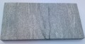 Kvalitets granitflise med smukke nister. (Ring/skriv for pris - info.)